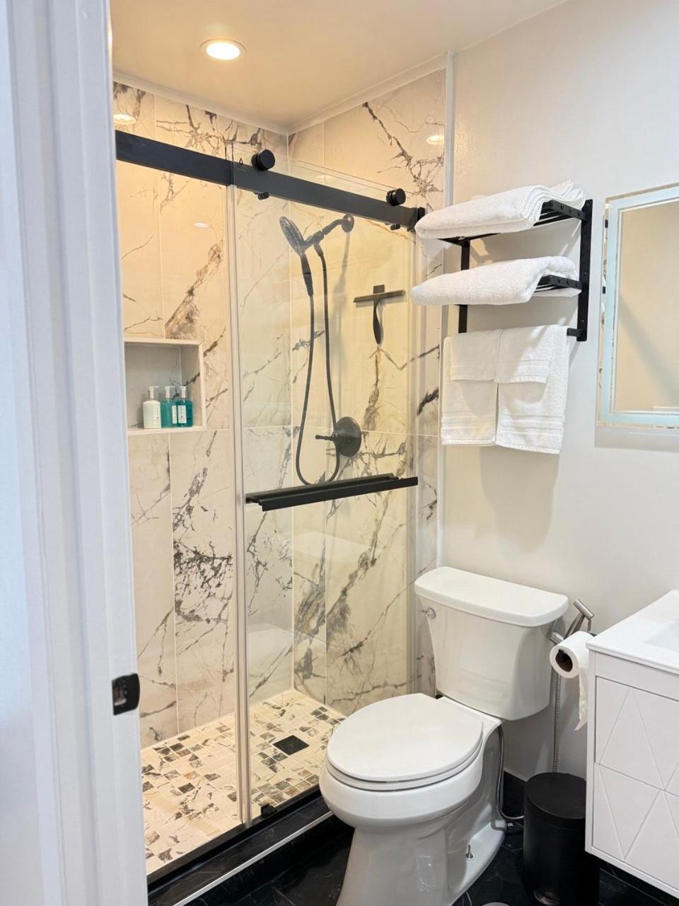 Modern Studio Stylish &Cozy Ieft Unit 洛杉矶 外观 照片