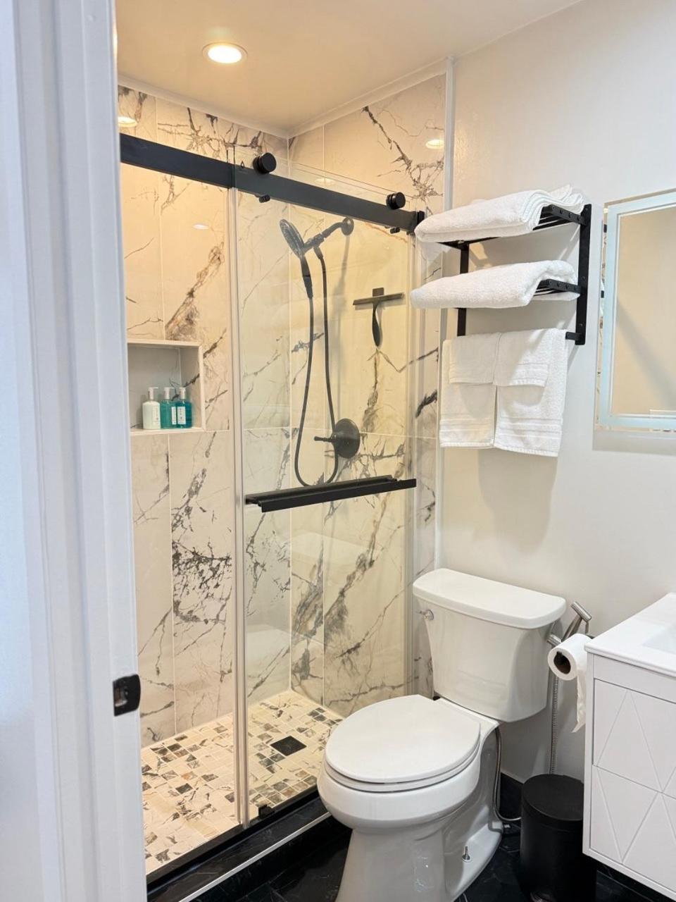 Modern Studio Stylish &Cozy Ieft Unit 洛杉矶 外观 照片